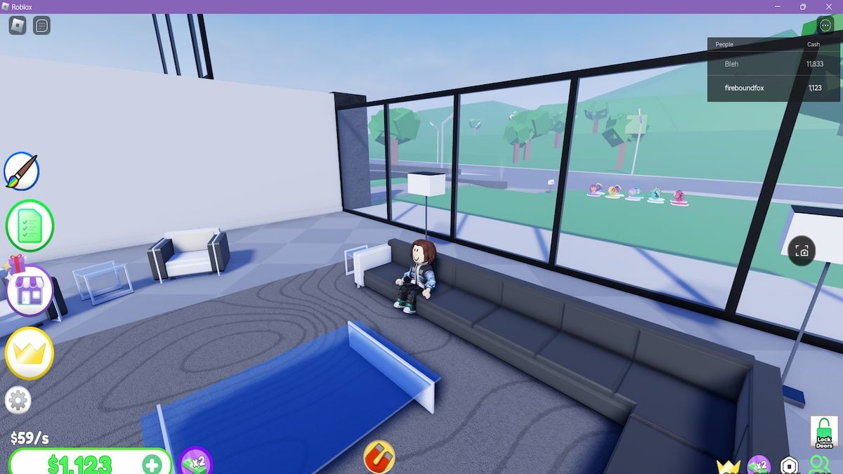 Um avatar sentado em uma sala de estar luxuosa no Roblox Mega Mansion Tycoon.