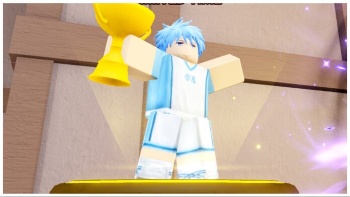 Imagem destacada da nossa lista de estilos do Kurokus Basket Showdown, mostrando um personagem com cabelo azul em um uniforme azul e branco segurando um troféu dourado com os braços estendidos