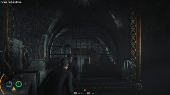 007 First Light: Imagens tão detalhadas que te assustam! James Bond looking into a mirror in 007 First Light gameplay