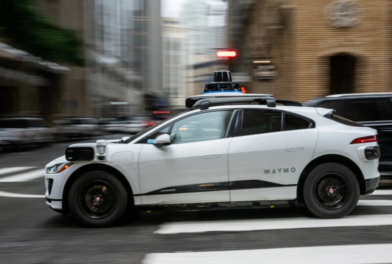 A Lei do Robotaxi que Pode Proibir a Tesla: Descubra!