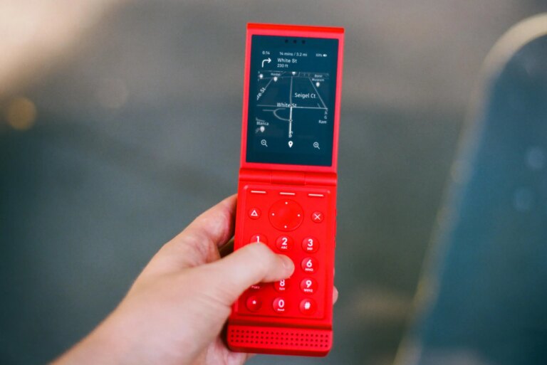 Light Flip: O Celular Minimalista Que Vai Revolucionar Você!