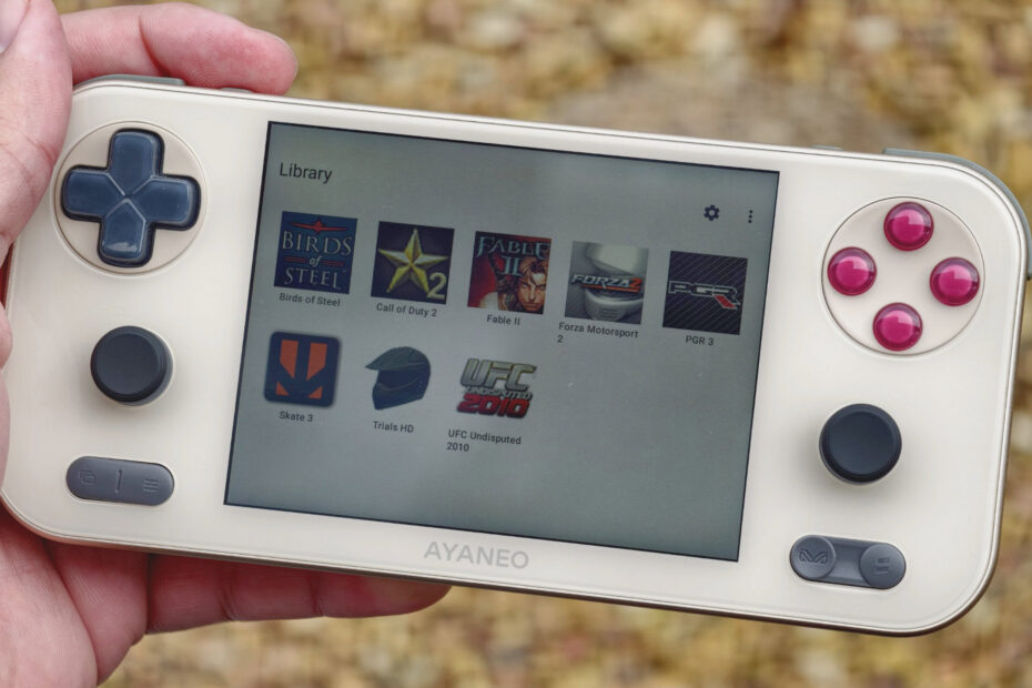 XenDroid Xbox 360 emulator running on Android handheld scaled